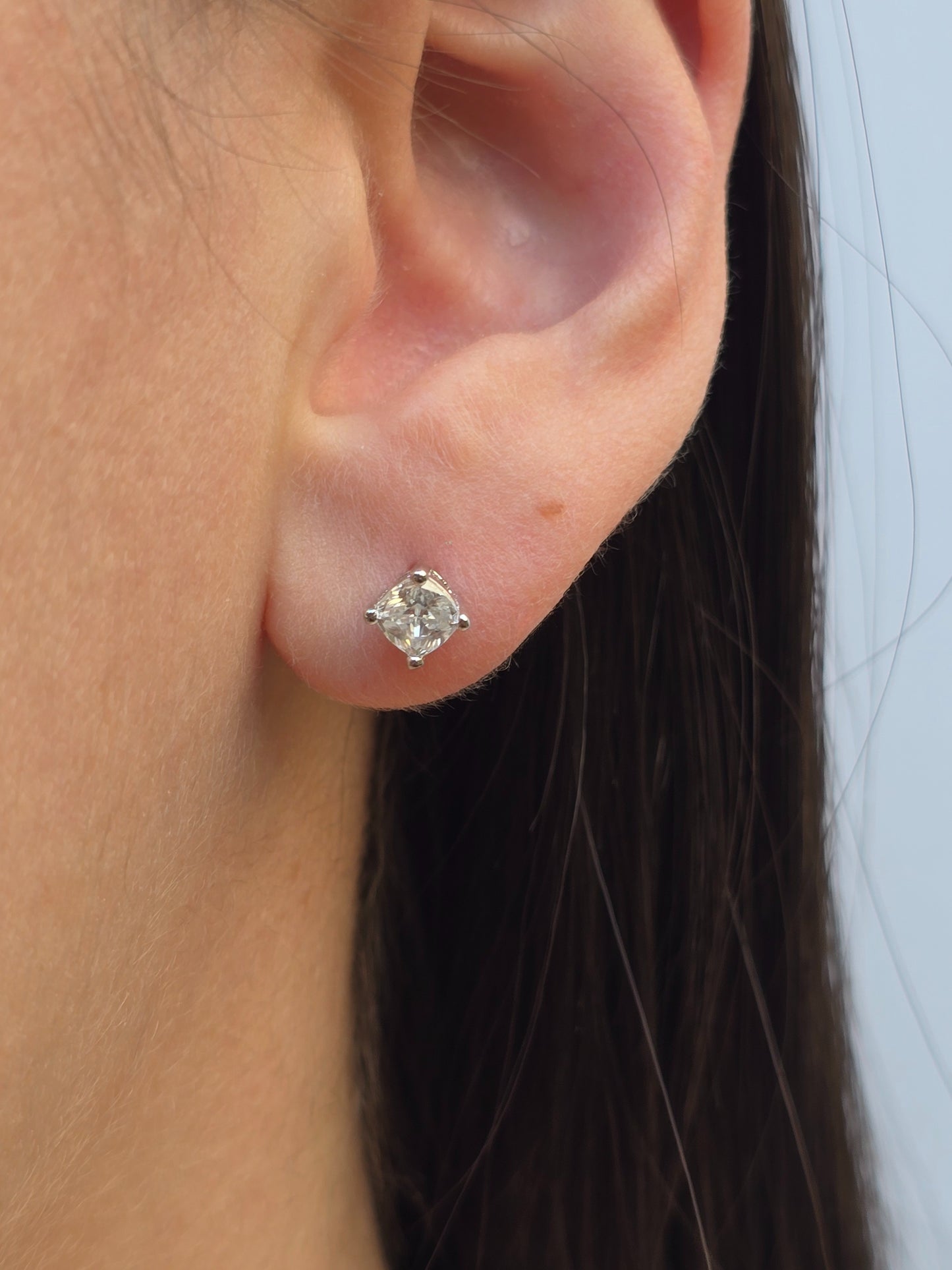 Arete Stud Moissanita Cosmic Cut
